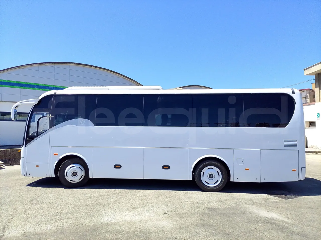 King Long XMQ6900 XMQ6900-3/ Euro 5 - 178Kw - 8,995 Mt - left side photo