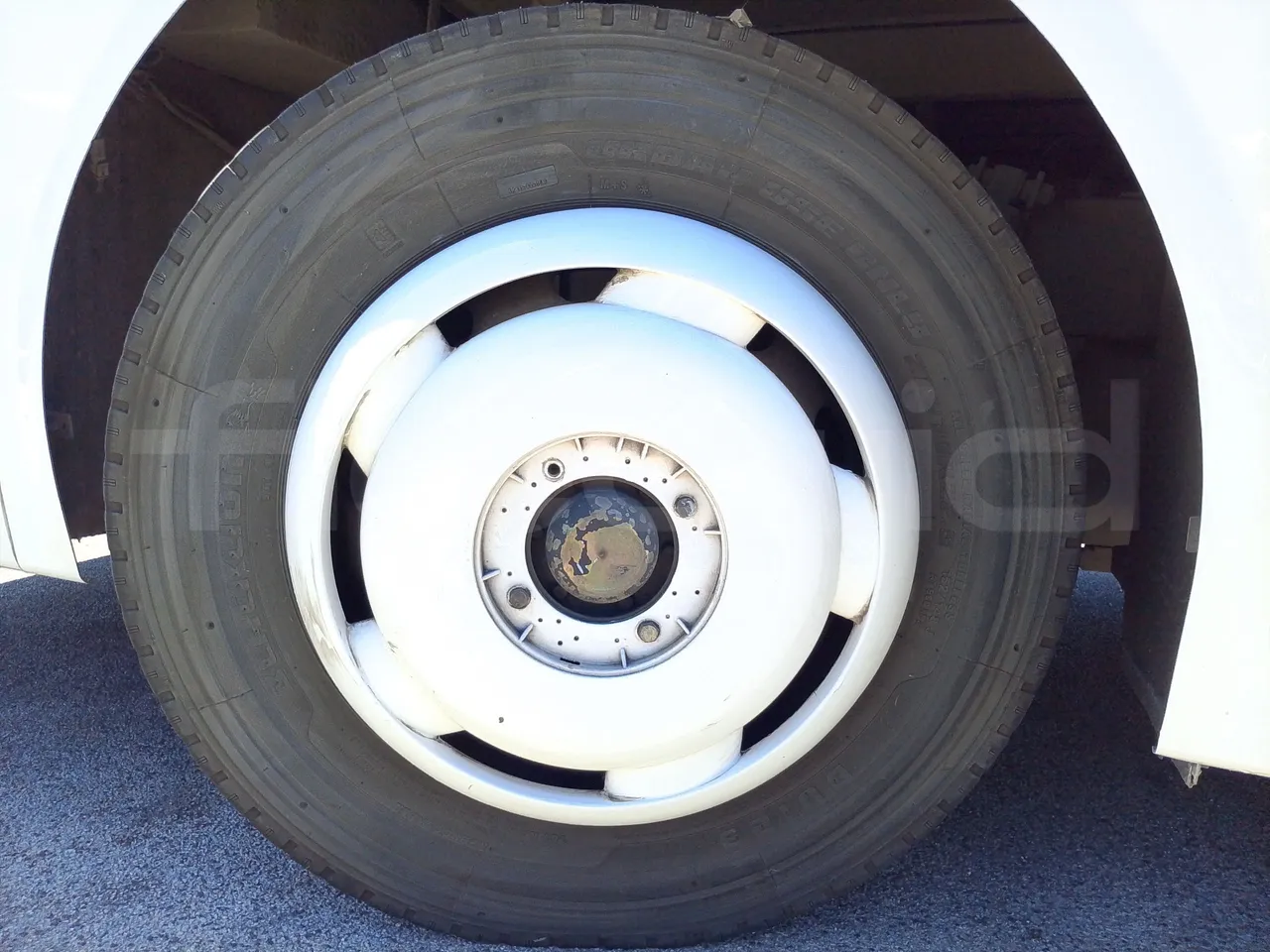 King Long XMQ6900 XMQ6900-3/ Euro 5 - 178Kw - 8,995 Mt - front left tire measurements