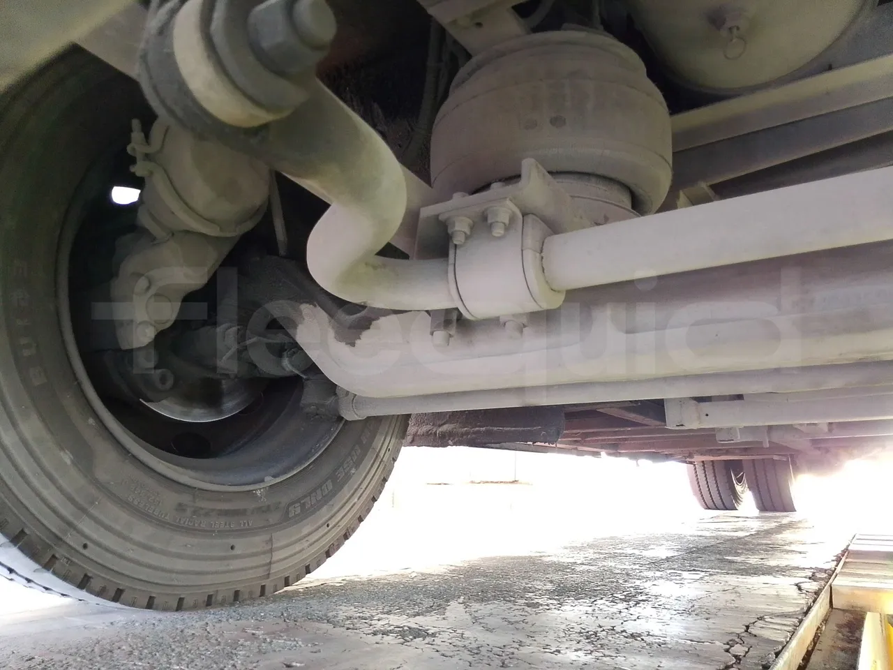 King Long XMQ6900 XMQ6900-3/ Euro 5 - 178Kw - 8,995 Mt - front axle right side