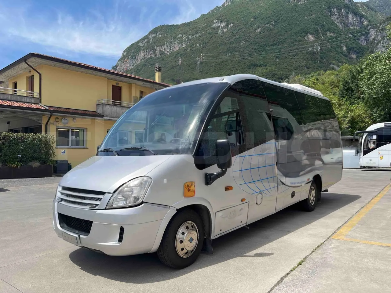 Iveco Unvi Compa - 3/4 front left