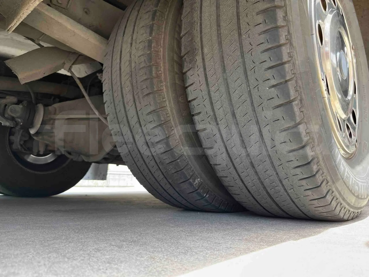 Iveco Unvi Compa - tread condition second axle tires left