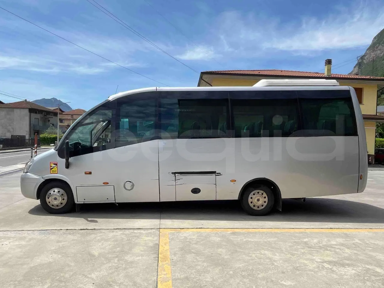 Iveco Unvi Compa - left side photo