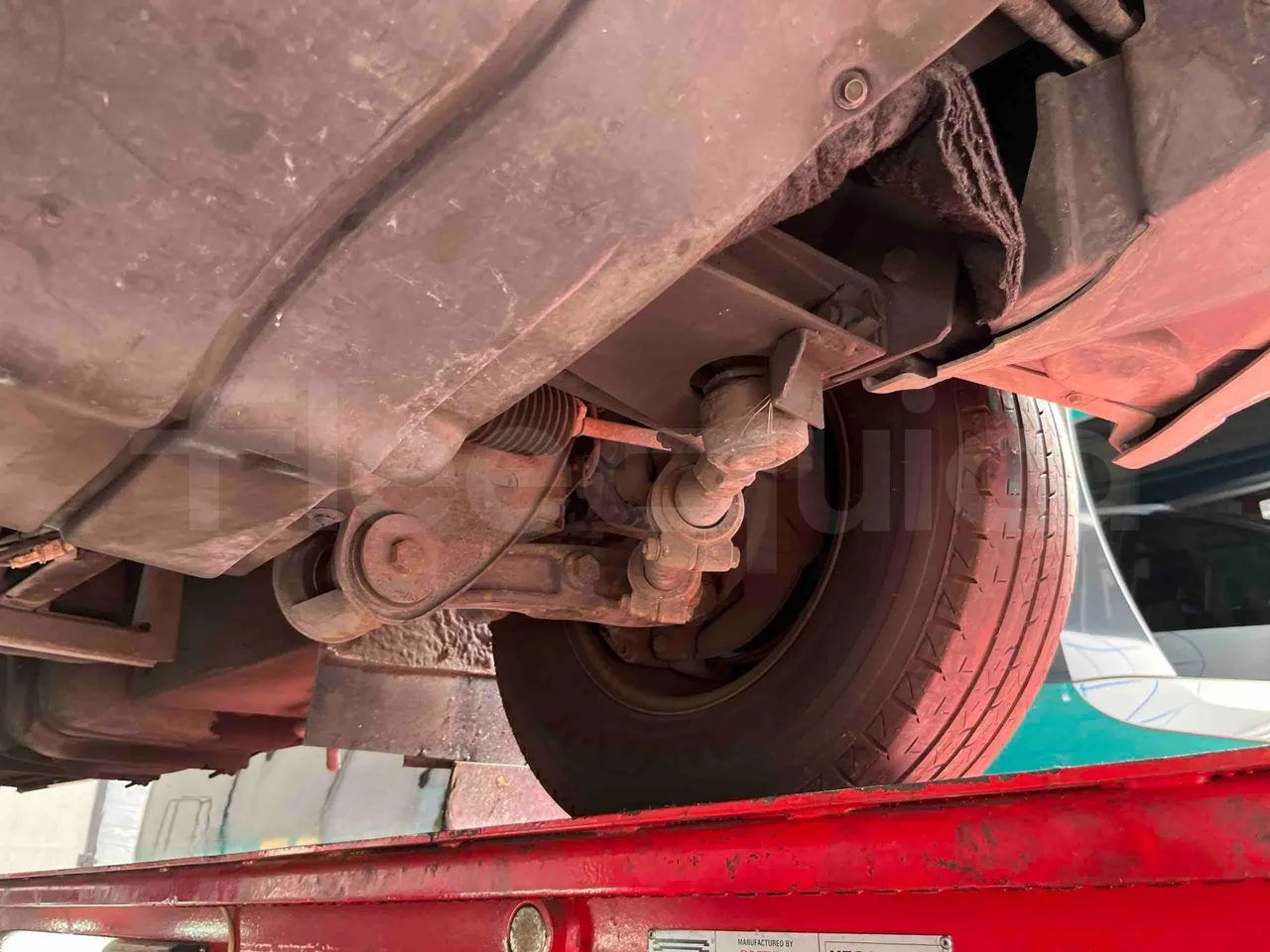 Iveco Unvi Compa - front axle left side