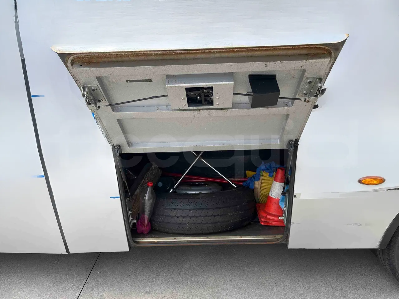Iveco Unvi Compa - spare wheel