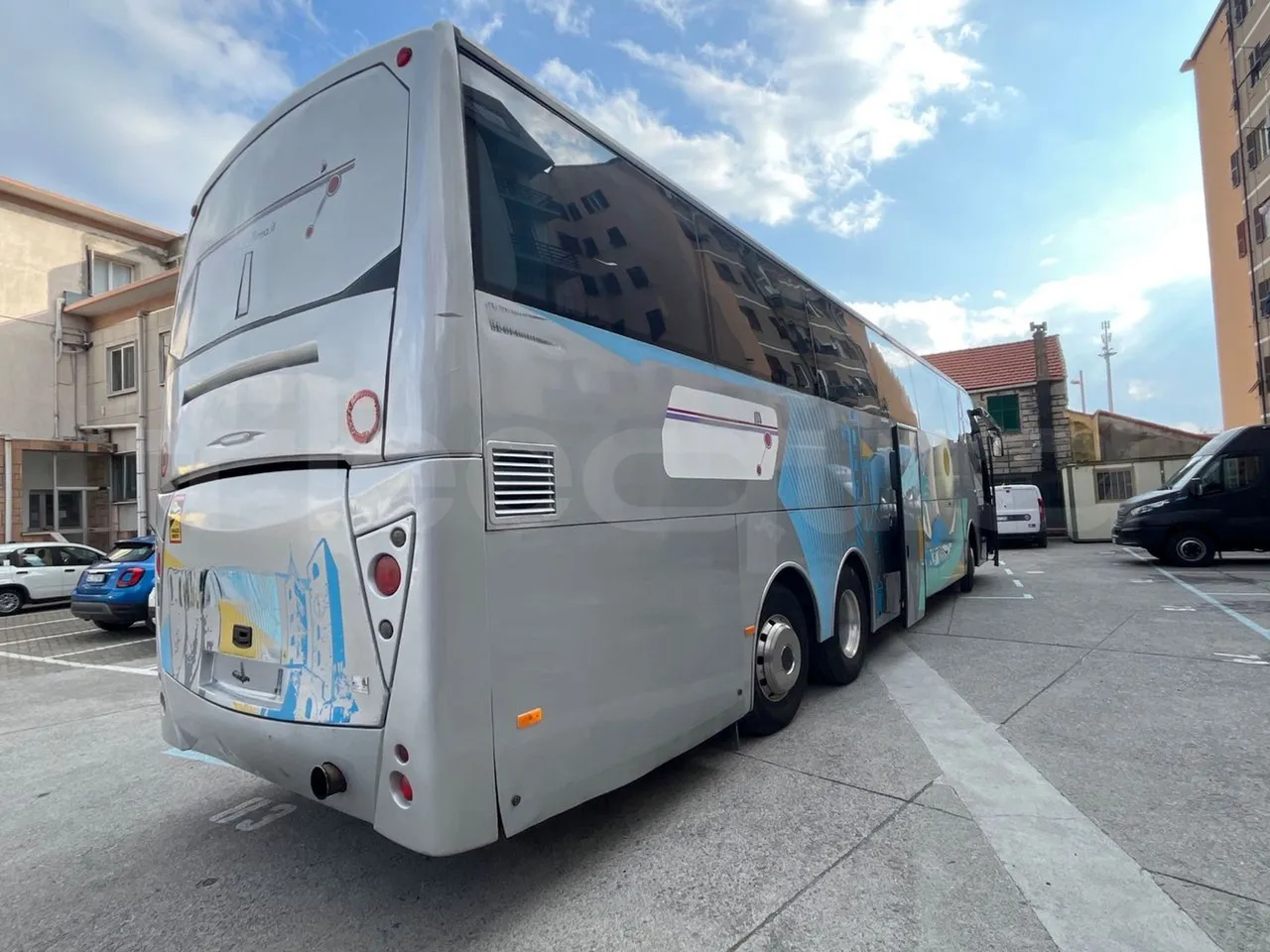 Iveco 397E Atlantis - EUR3 - 316kW - 13.750m - 3/4 right rear doors open