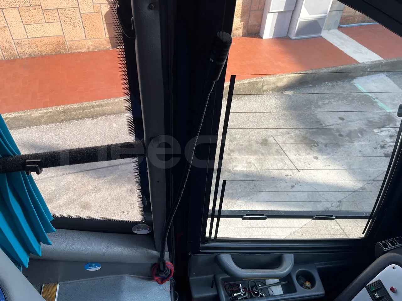 Iveco 397E Atlantis - EUR3 - 316kW - 13.750m - driver microphone accessories photo