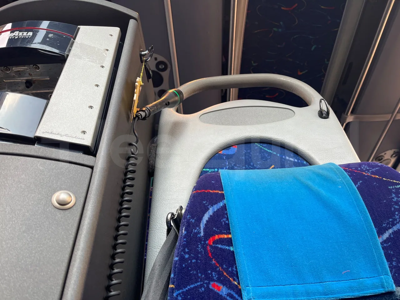 Iveco 397E Atlantis - EUR3 - 316kW - 13.750m - hostes microphone accessories photo