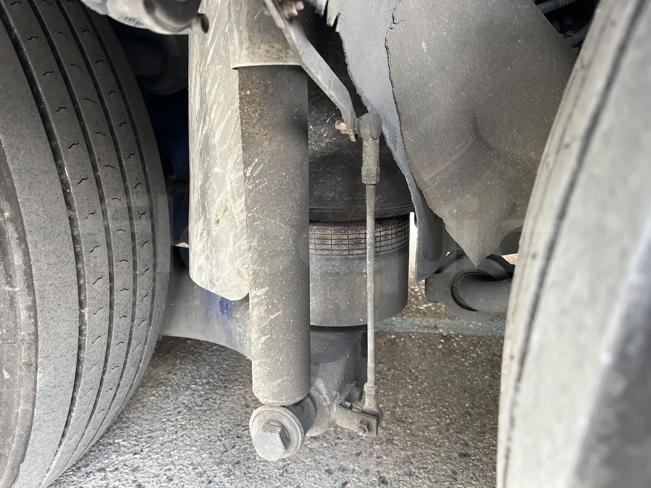 Iveco 397E Atlantis - EUR3 - 316kW - 13.750m - axel 2 air springs 1 right