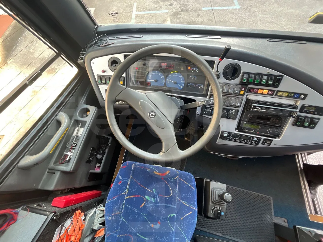 Iveco 397E Atlantis - EUR3 - 316kW - 13.750m - buttons panels on