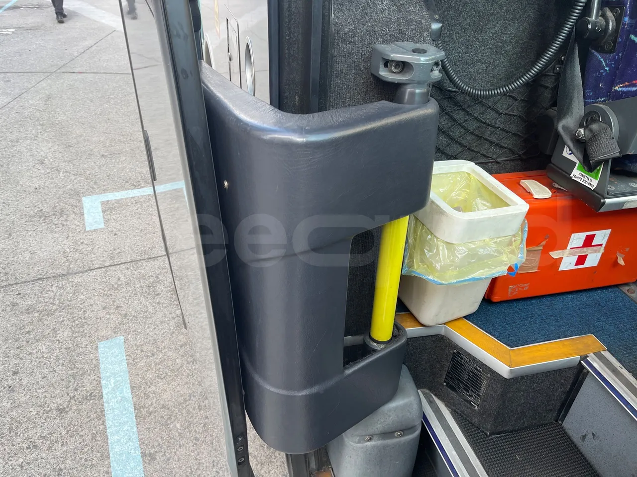 Iveco 397E Atlantis - EUR3 - 316kW - 13.750m - door mechanism photo