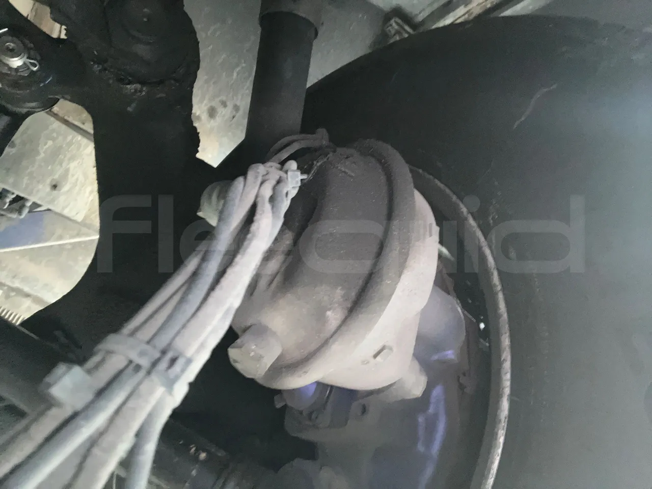 Iveco 397E Atlantis - EUR3 - 316kW - 13.750m - front shock absorbers left