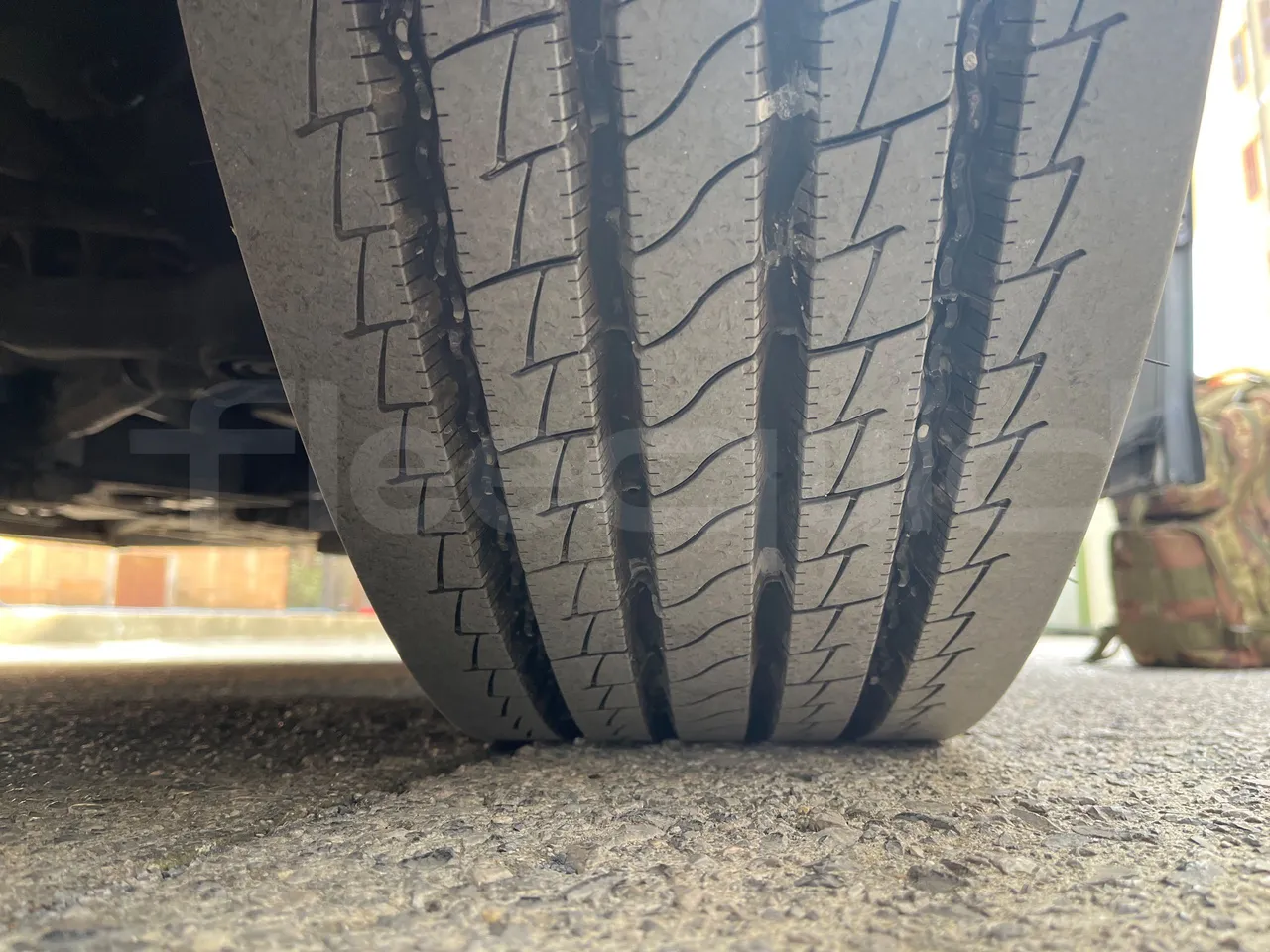 Iveco 397E Atlantis - EUR3 - 316kW - 13.750m - tread condition front tires right