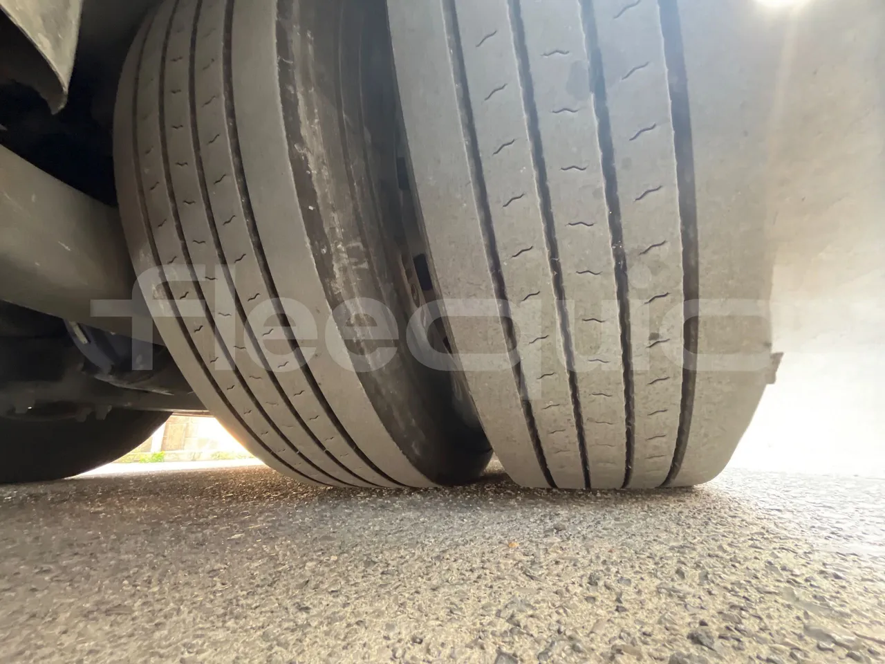 Iveco 397E Atlantis - EUR3 - 316kW - 13.750m - tread condition second axle tires right