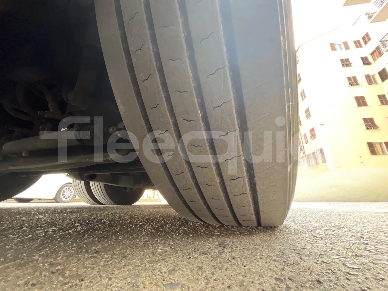 Iveco 397E Atlantis - EUR3 - 316kW - 13.750m - tread condition third axle tires right