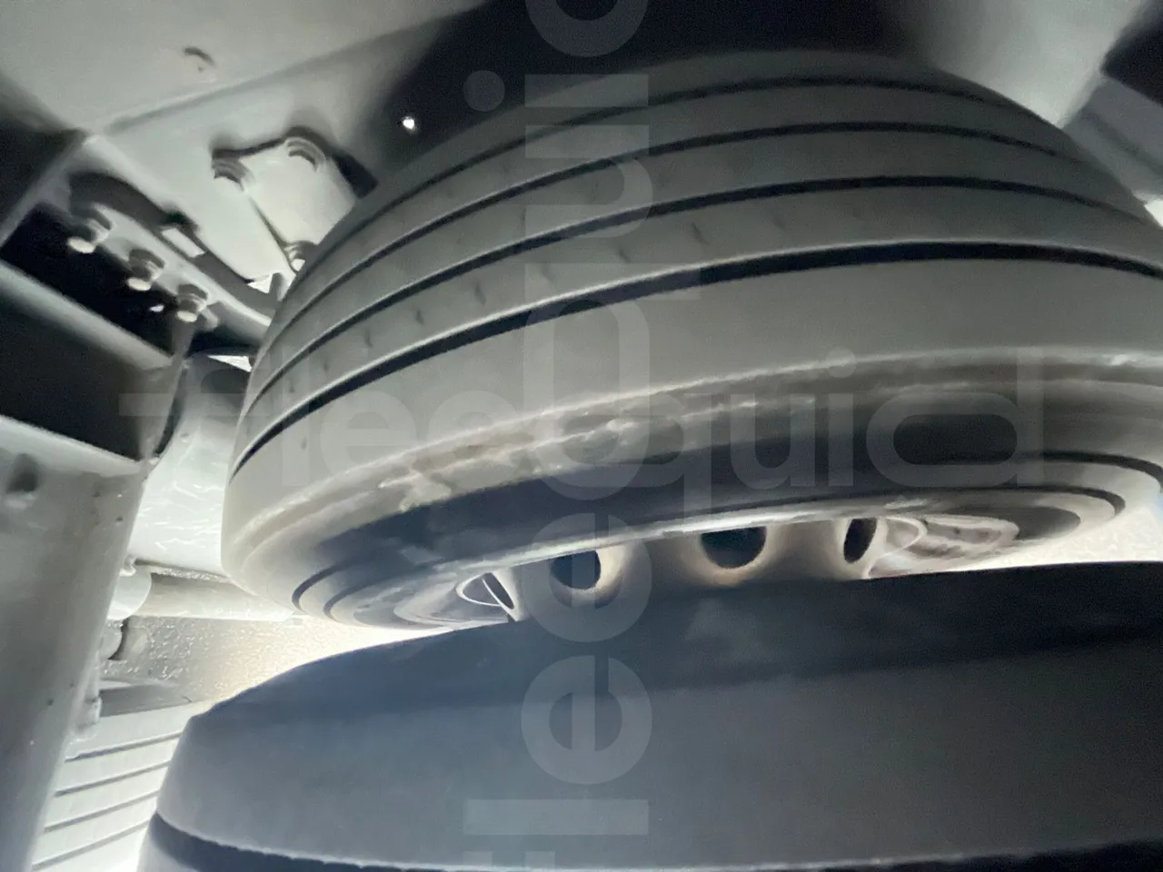 Iveco 397E Atlantis - EUR3 - 316kW - 13.750m - axel 3 shock absorbers 2 right
