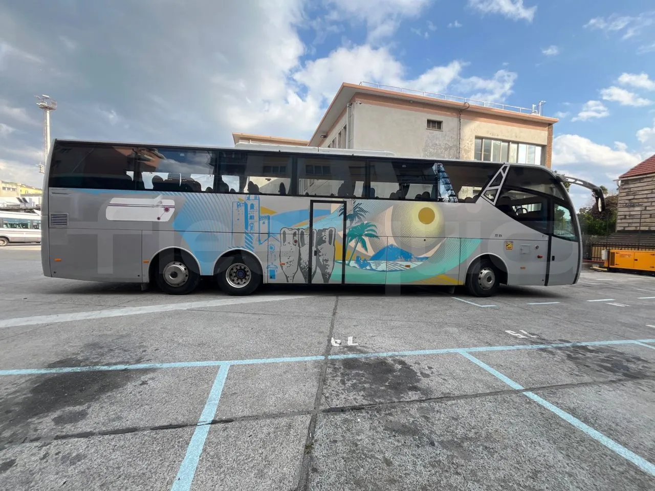 Iveco 397E Atlantis - EUR3 - 316kW - 13.750m - right side doors closed