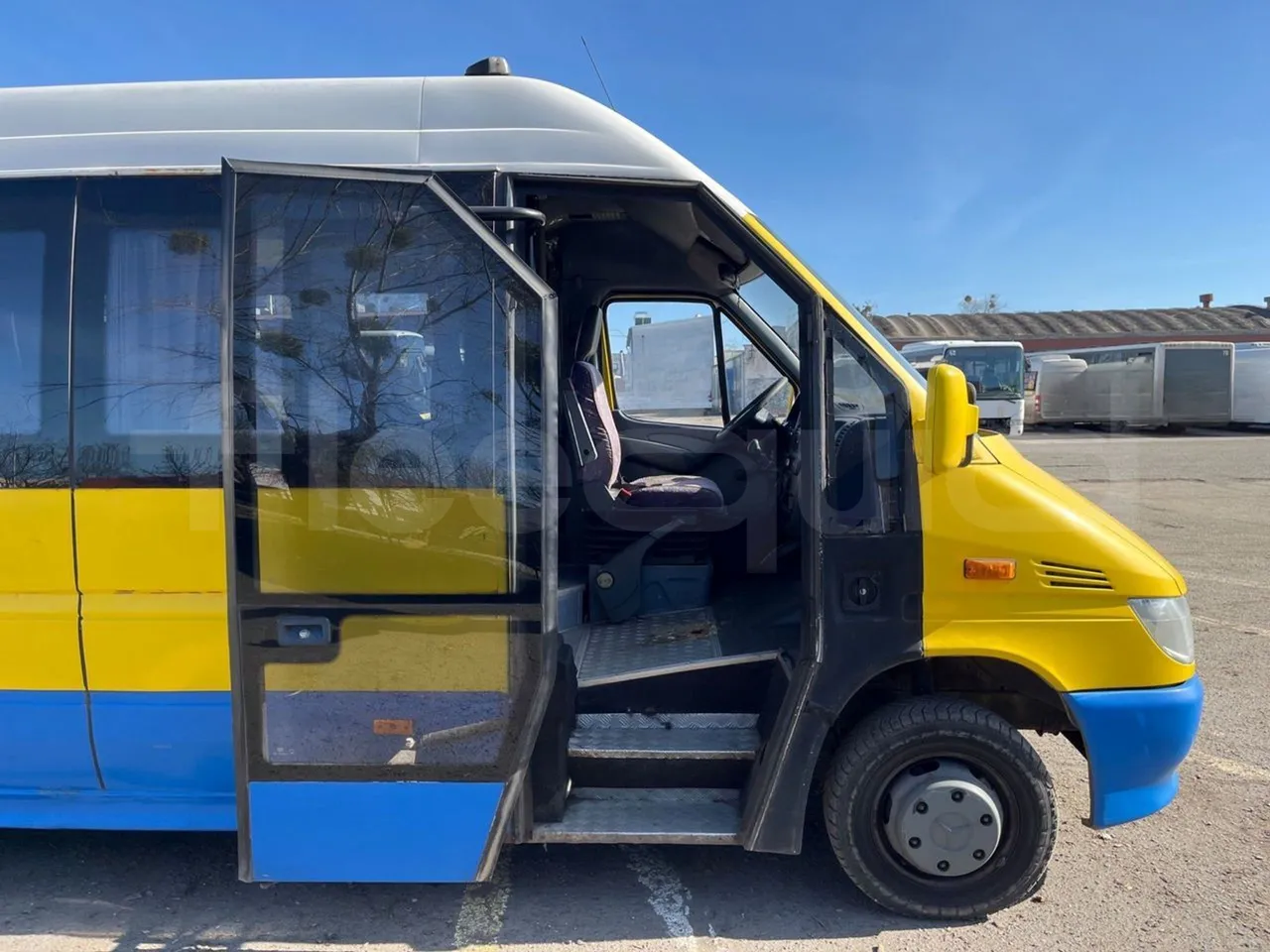 Mercedes-Benz Sprinter 416CDI - EUR4 - 115kW - 6.985m - front door 1 open