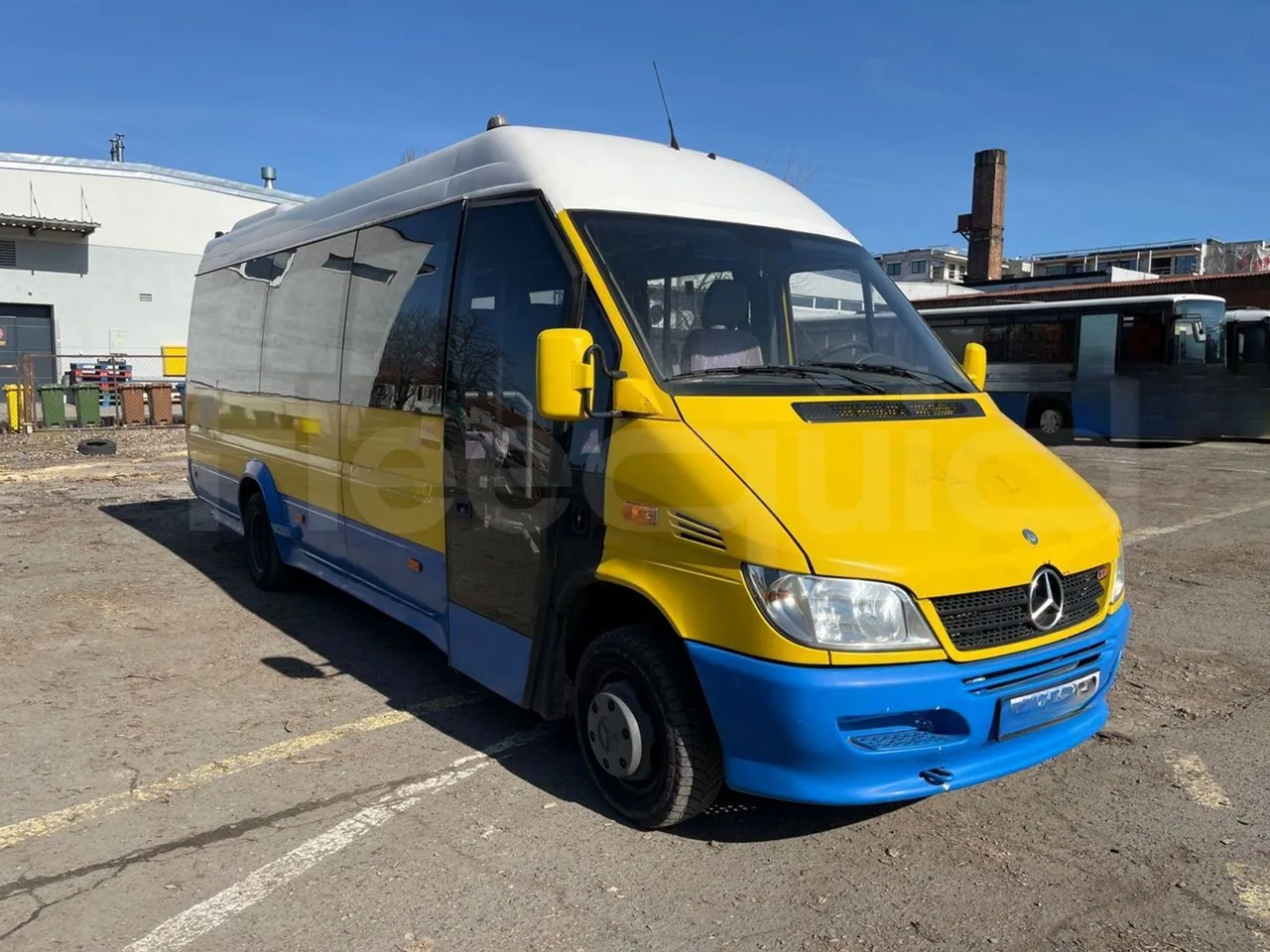 Mercedes-Benz Sprinter 416CDI - EUR4 - 115kW - 6.985m - 3/4 front right doors