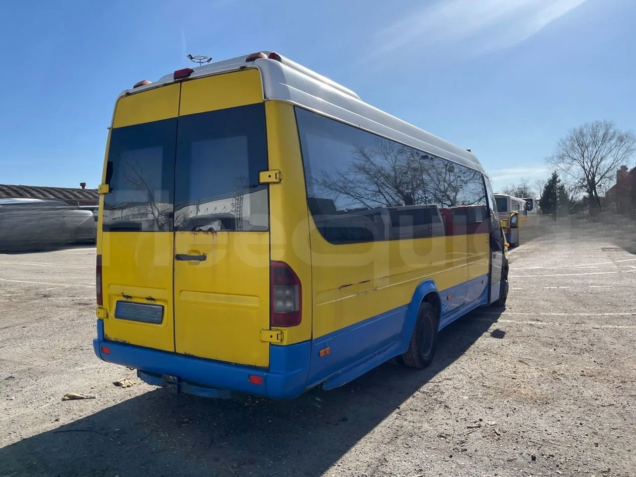 Mercedes-Benz Sprinter 416CDI - EUR4 - 115kW - 6.985m - 3/4 right rear doors closed