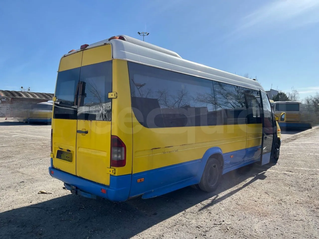 Mercedes-Benz Sprinter 416CDI - EUR4 - 115kW - 6.985m - 3/4 right rear doors open