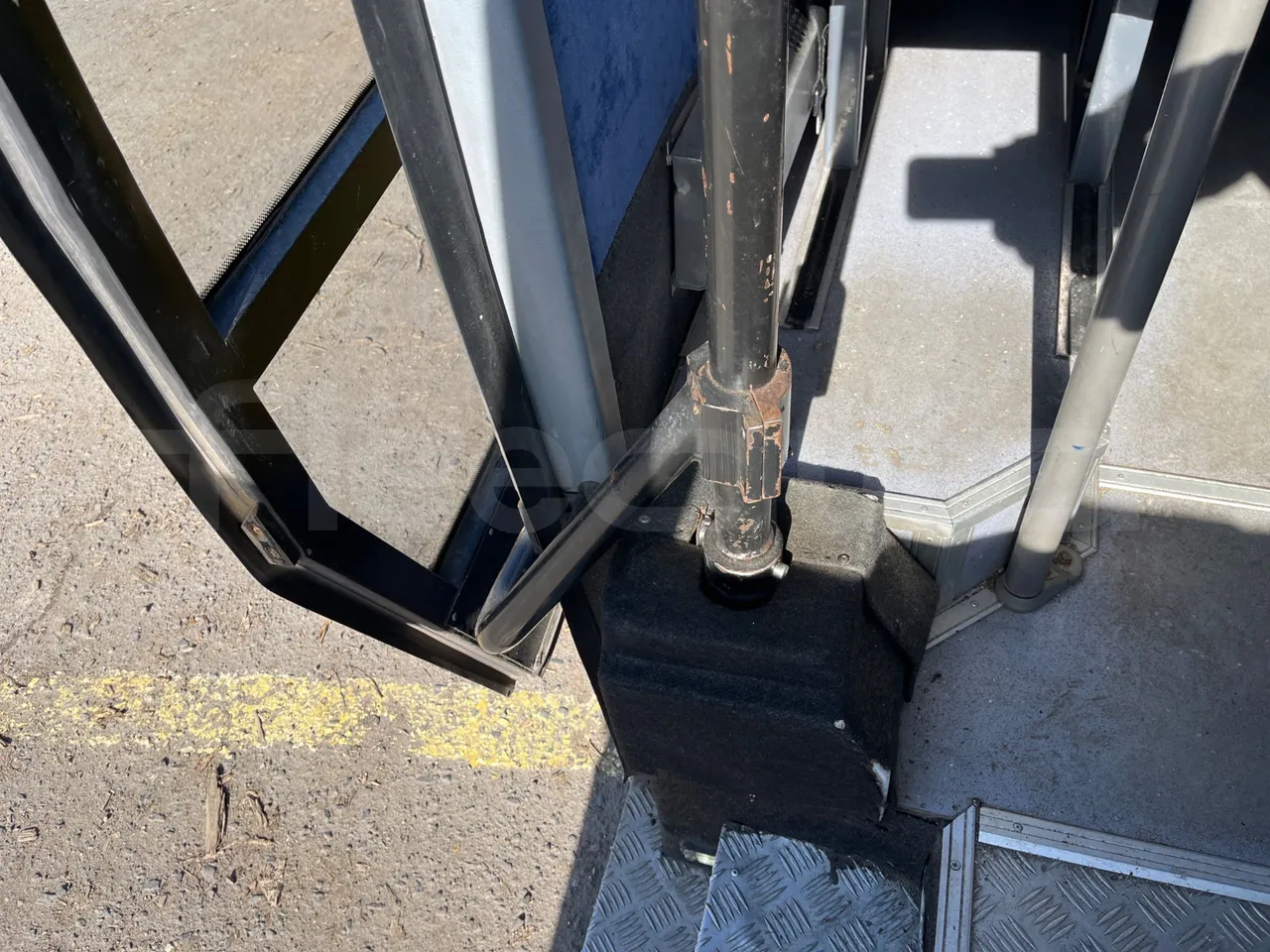 Mercedes-Benz Sprinter 416CDI - EUR4 - 115kW - 6.985m - door mechanism photo