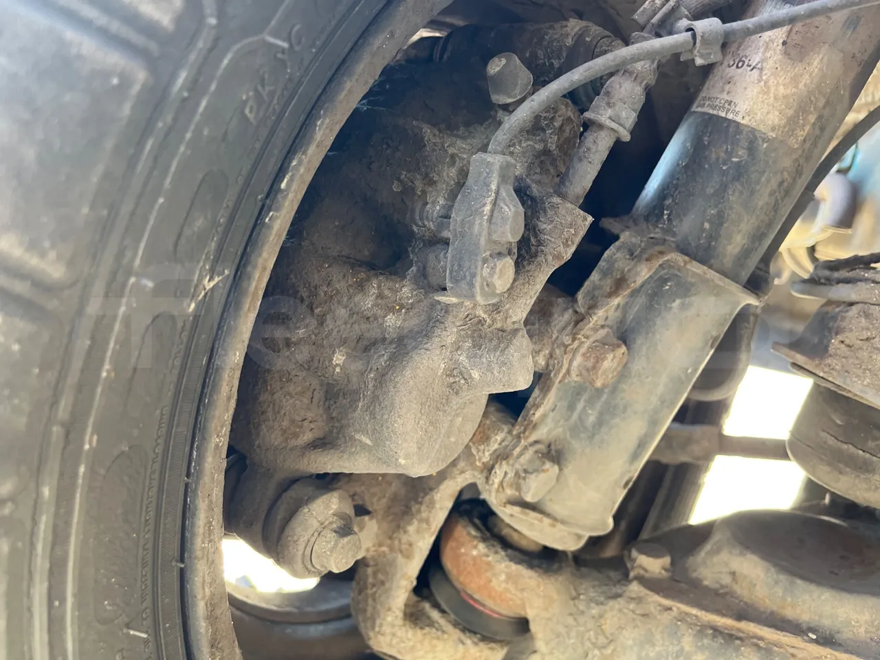 Mercedes-Benz Sprinter 416CDI - EUR4 - 115kW - 6.985m - front brake calipers left