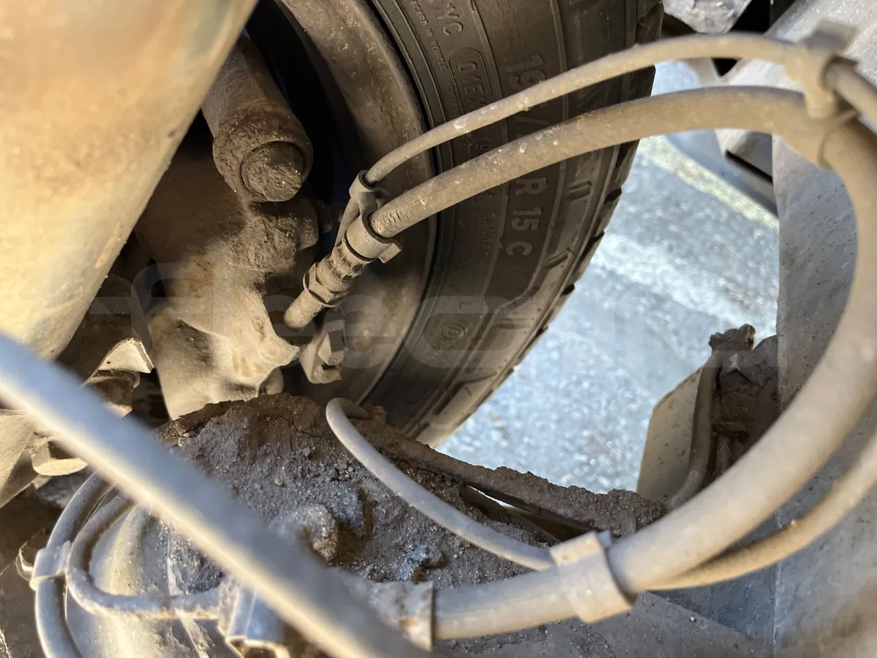 Mercedes-Benz Sprinter 416CDI - EUR4 - 115kW - 6.985m - front brake calipers right