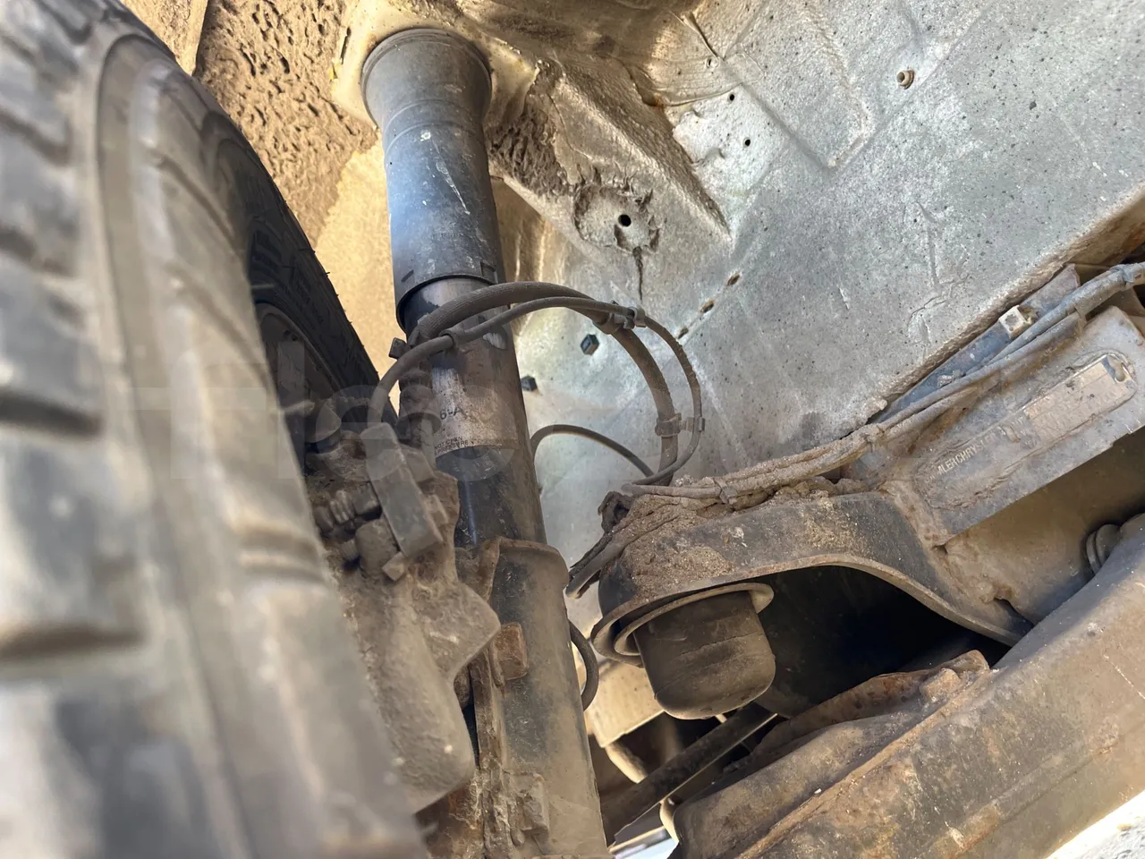 Mercedes-Benz Sprinter 416CDI - EUR4 - 115kW - 6.985m - front shock absorbers left