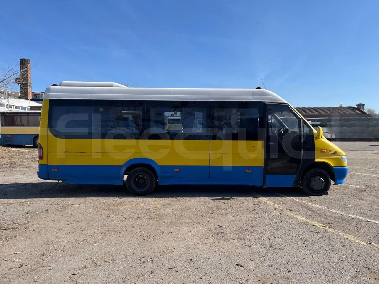 Mercedes-Benz Sprinter 416CDI - EUR4 - 115kW - 6.985m - right side doors closed