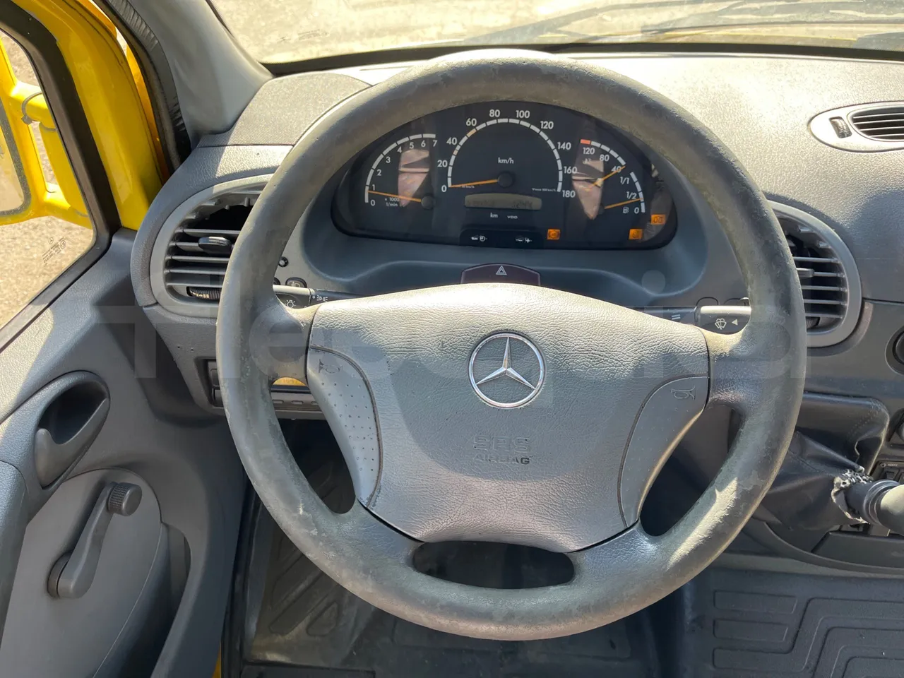 Mercedes-Benz Sprinter 416CDI - EUR4 - 115kW - 6.985m - steering wheel photo
