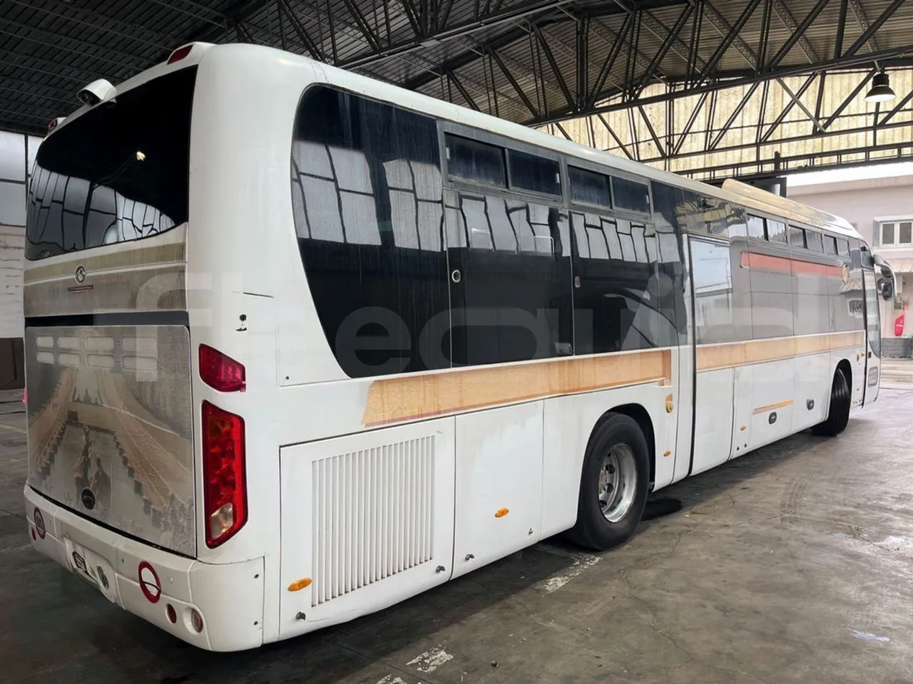 King Long XMQ6120C 2AL 2AA2B - EUR5 - 250kW - 12.200m - 3/4 right rear doors closed