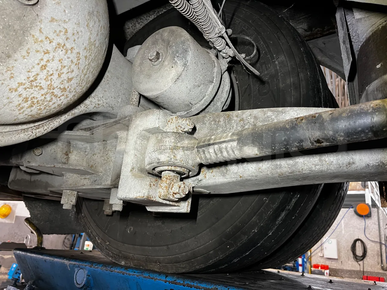 King Long XMQ6120C 2AL 2AA2B - EUR5 - 250kW - 12.200m - axle 2 caliper brakes left