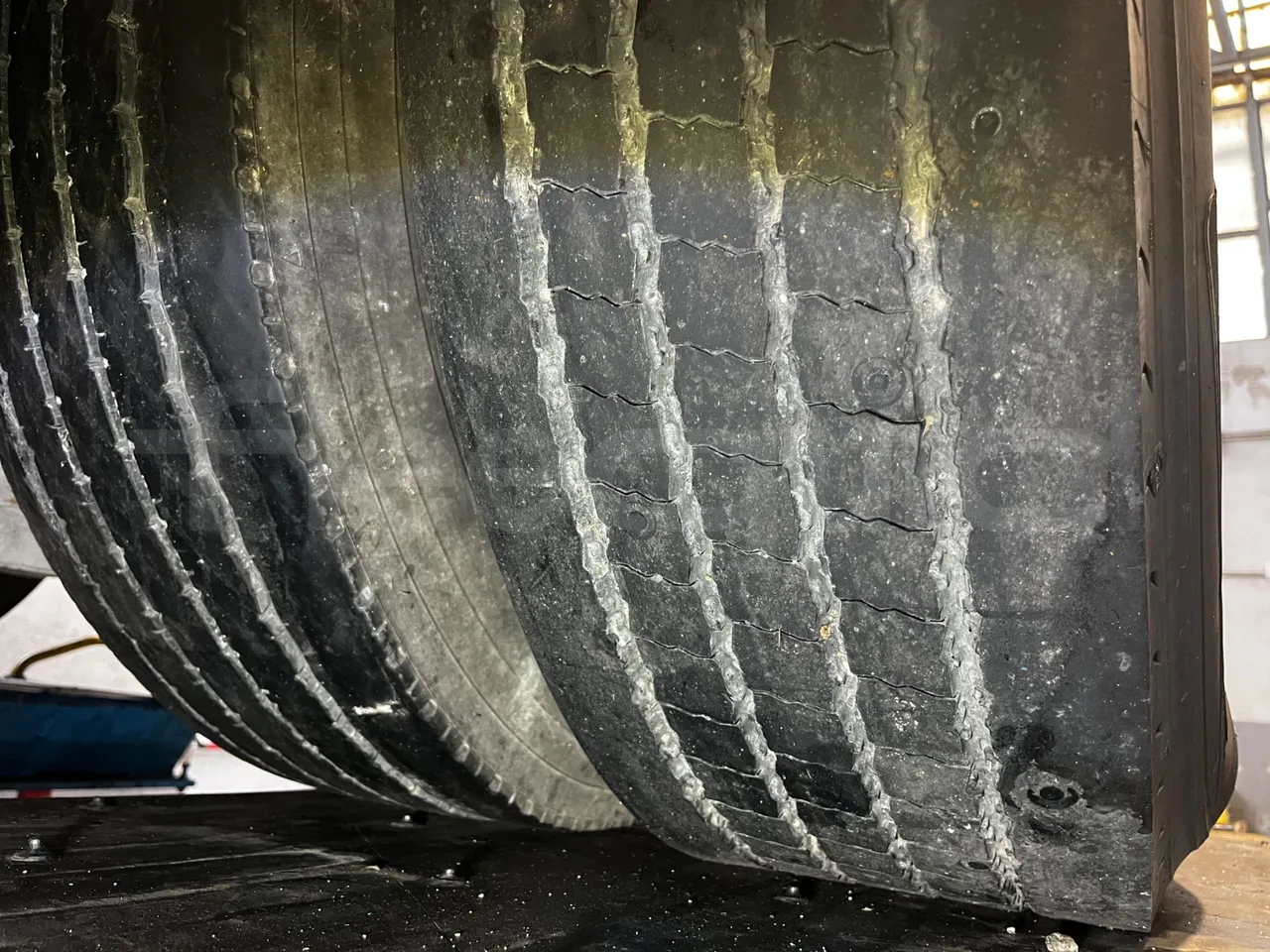 King Long XMQ6120C 2AL 2AA2B - EUR5 - 250kW - 12.200m - tread condition front tires left