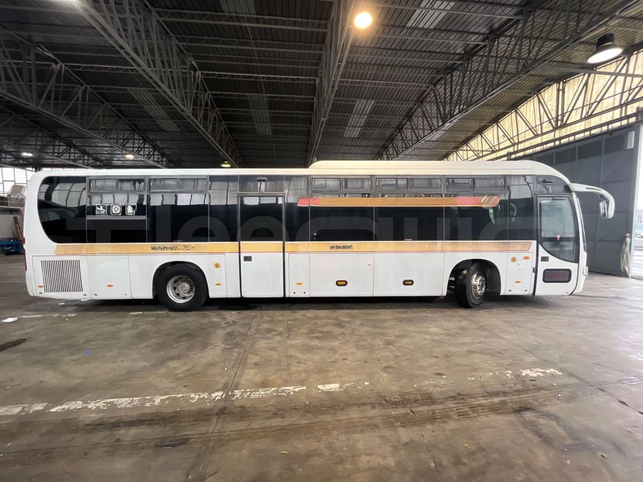 King Long XMQ6120C 2AL 2AA2B - EUR5 - 250kW - 12.200m - right side doors closed