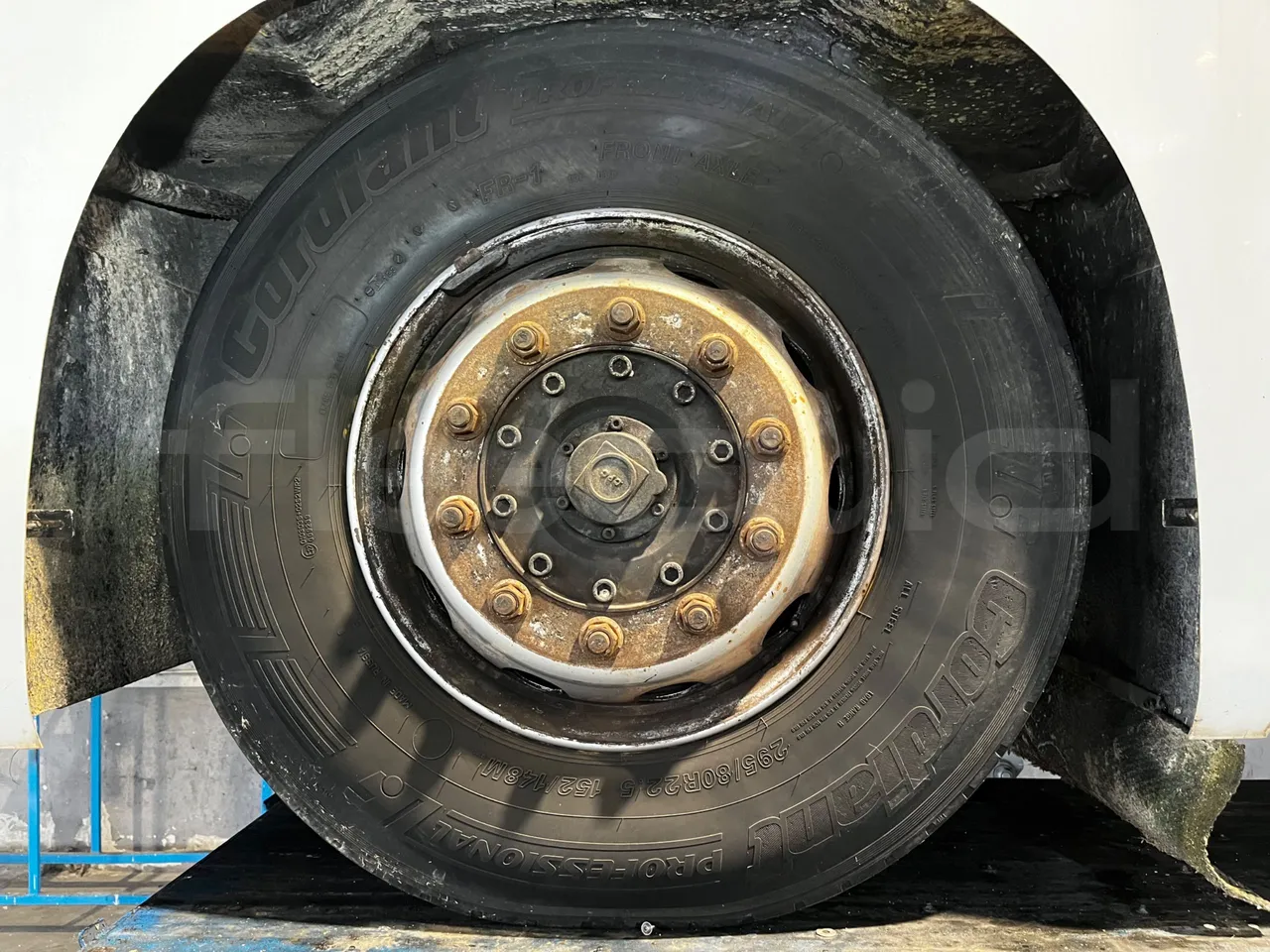 King Long XMQ6120C 2AL 2AA2B - EUR5 - 250kW - 12.200m - front left tire measurements