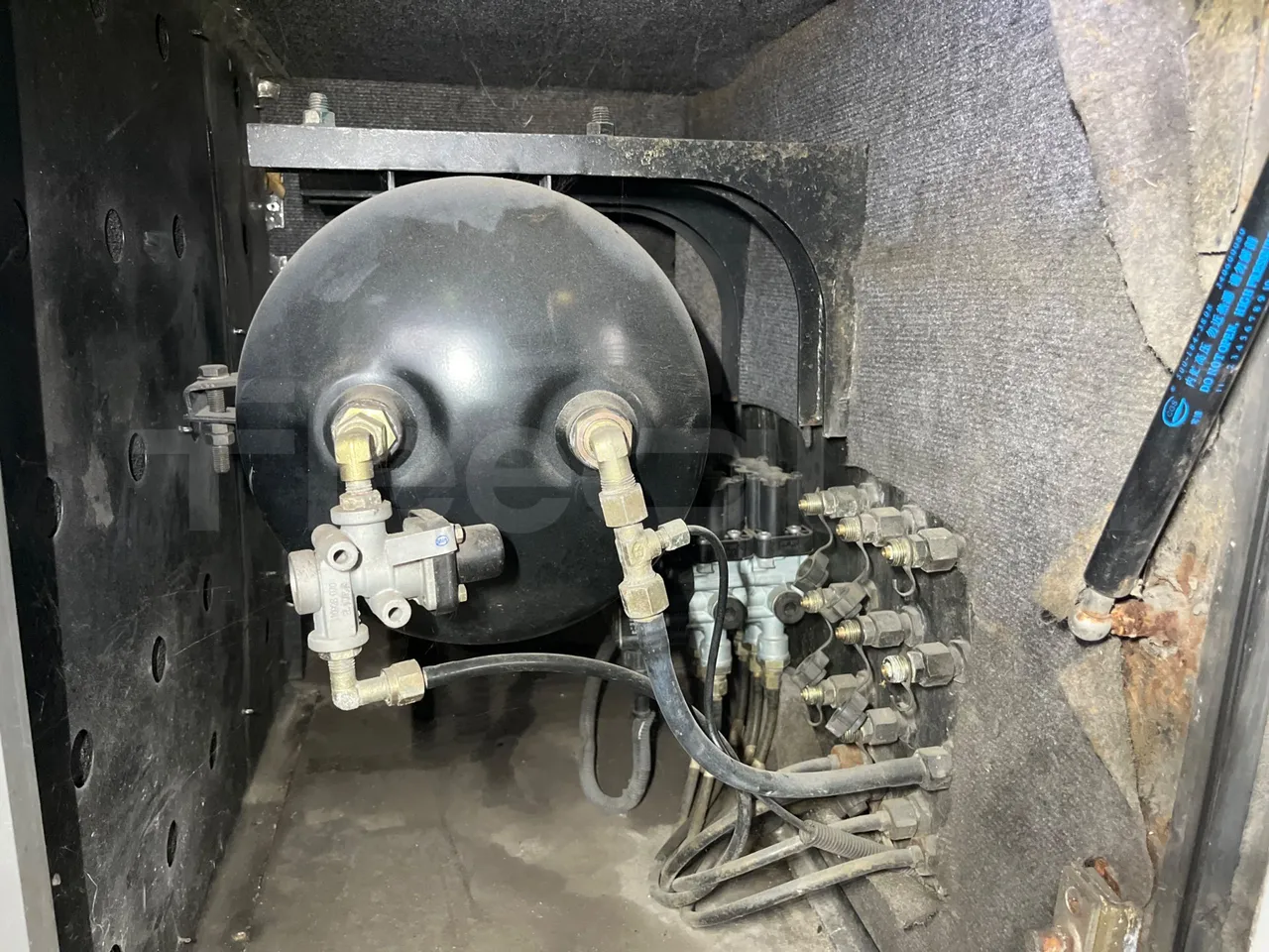 King Long XMQ6120C 2AL 2AA2B - EUR5 - 250kW - 12.200m - under carpet photo