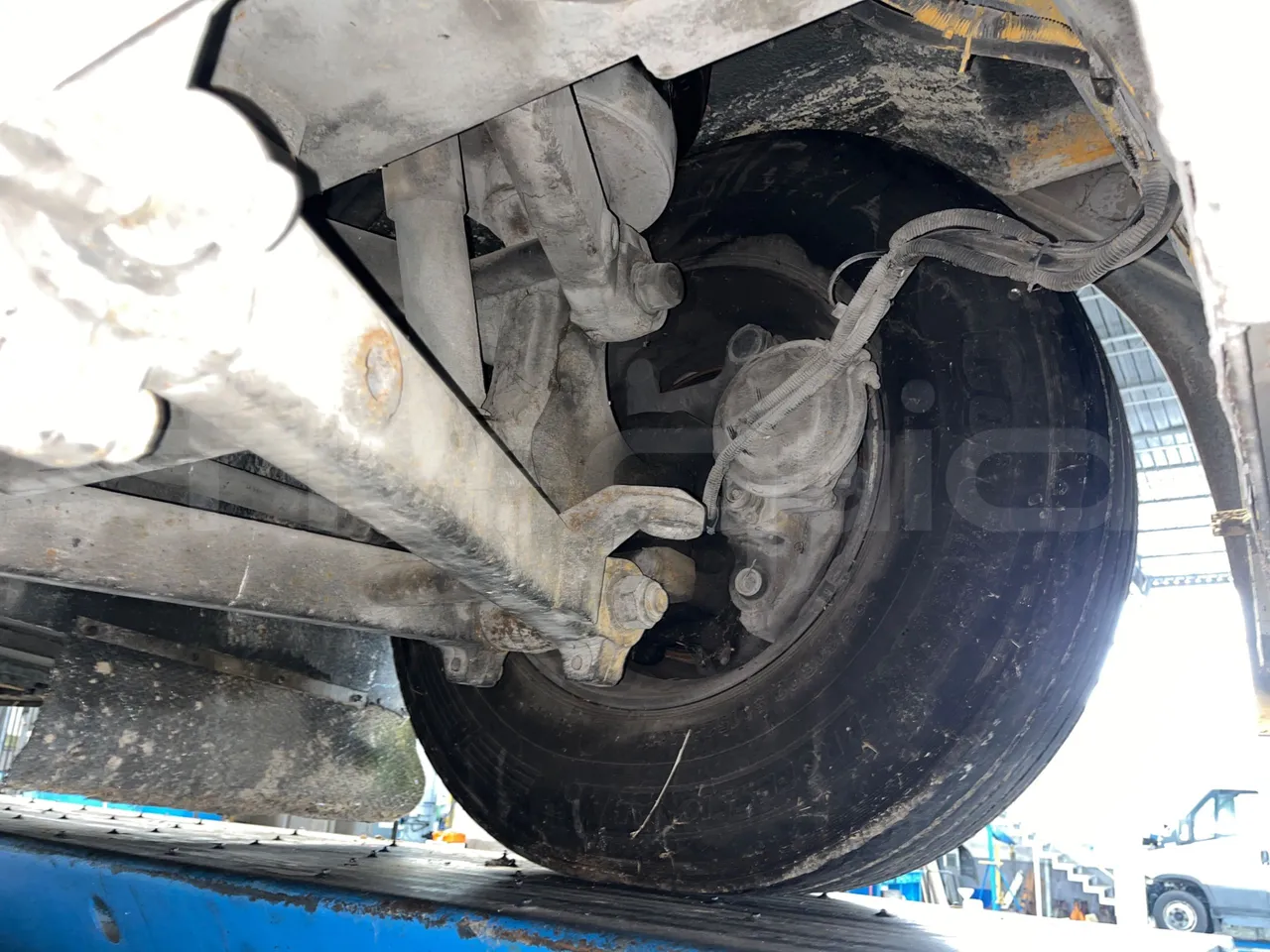 King Long XMQ6120C 2AL 2AA2B - EUR5 - 250kW - 12.200m - front axle right side