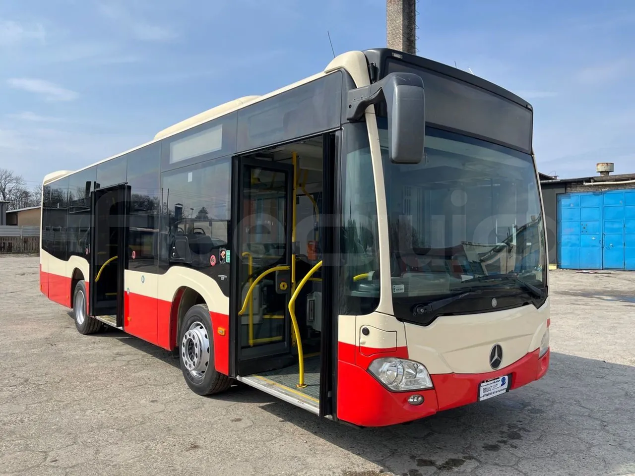Mercedes-Benz Citaro K O530 - Euro 6 - 220 kW - 10833 mt - 3/4 right front doors open