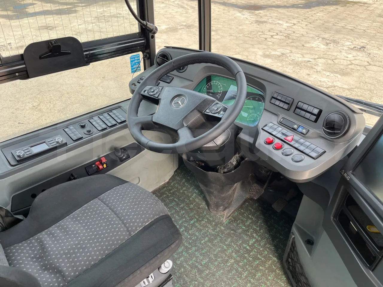 Mercedes-Benz Citaro K O530 - Euro 6 - 220 kW - 10833 mt - buttons panels on