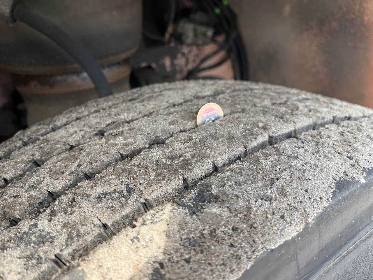 Mercedes-Benz Citaro K O530 - Euro 6 - 220 kW - 10833 mt - tread condition front tires right