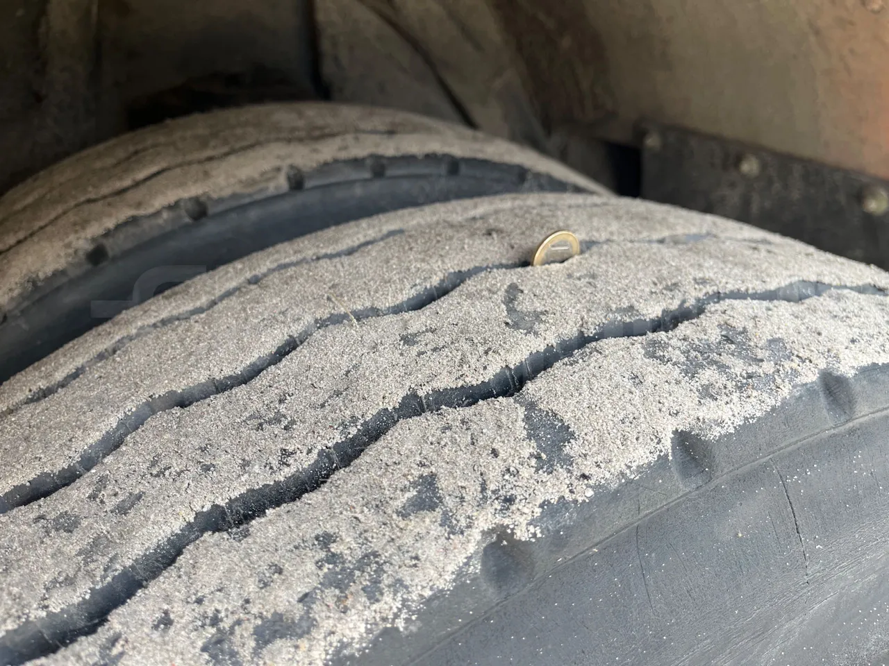 Mercedes-Benz Citaro K O530 - Euro 6 - 220 kW - 10833 mt - tread condition second axle tires left