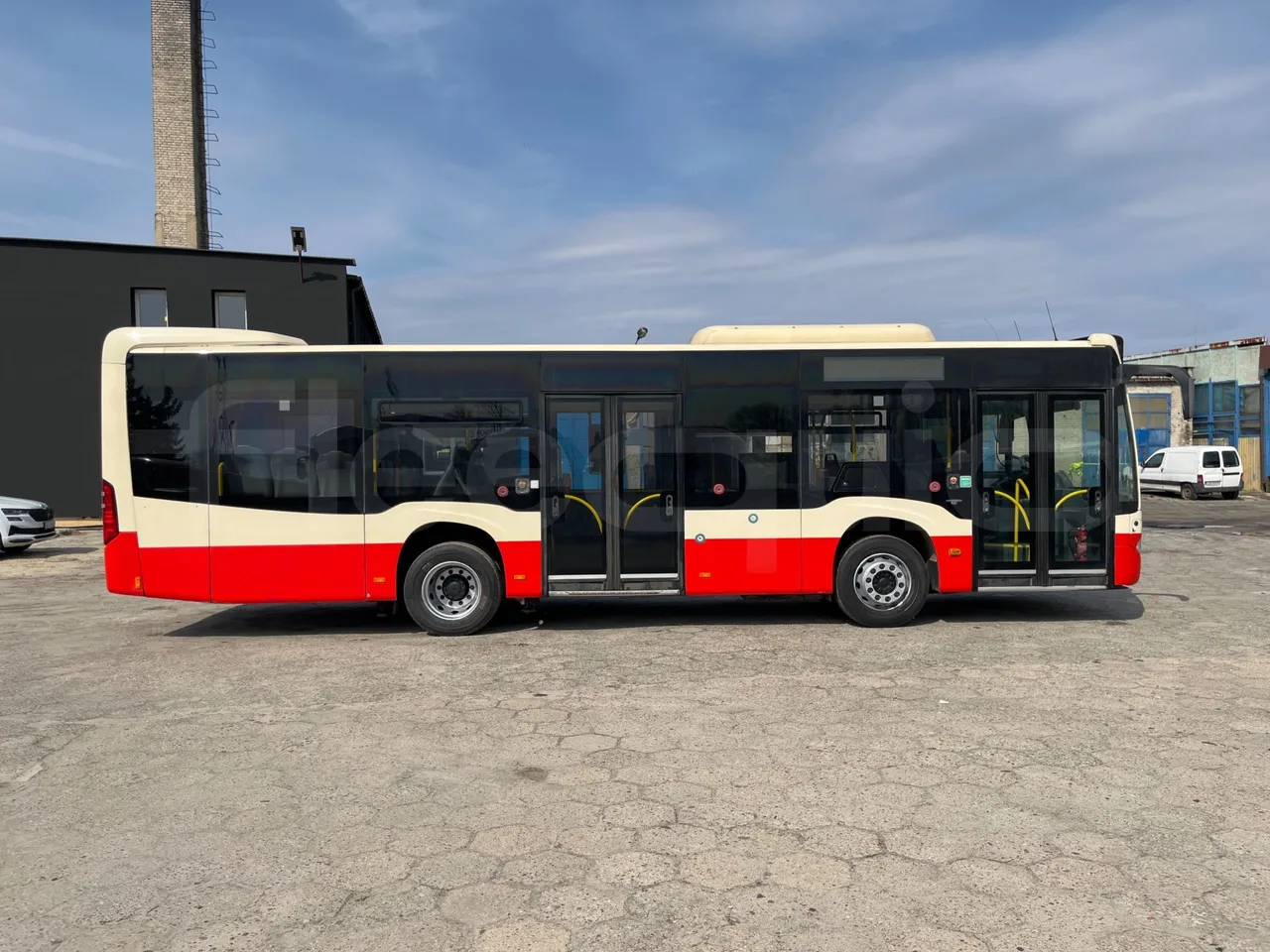 Mercedes-Benz Citaro K O530 - Euro 6 - 220 kW - 10833 mt - right side doors closed