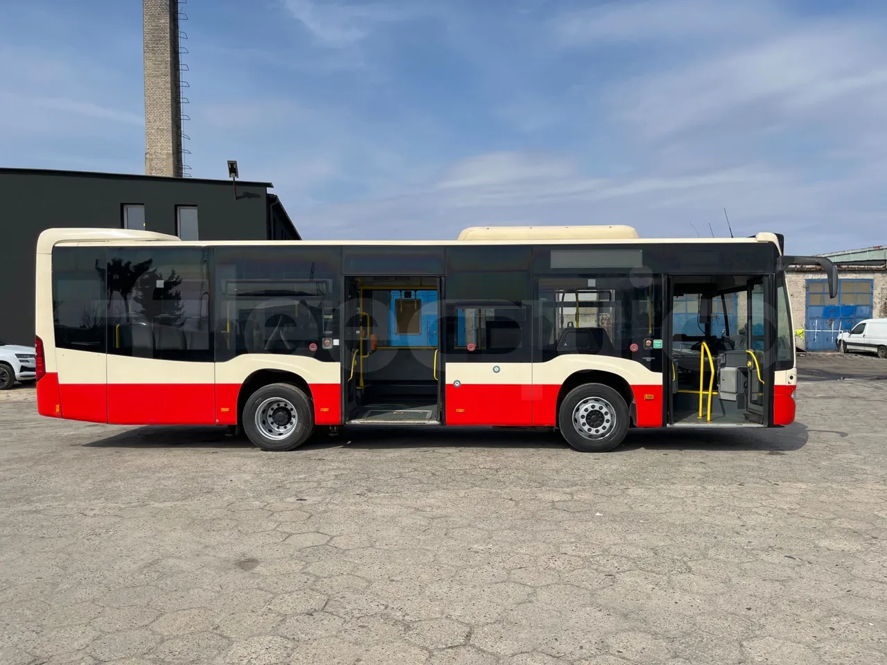 Mercedes-Benz Citaro K O530 - Euro 6 - 220 kW - 10833 mt - right side doors open