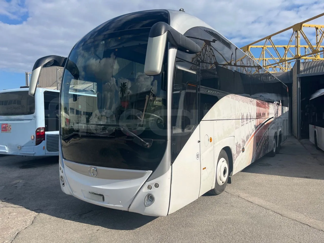 Iveco Irisbus France SFR310/ Euro 5 - 331 Kw - 13.854 Mt - 3/4 front left