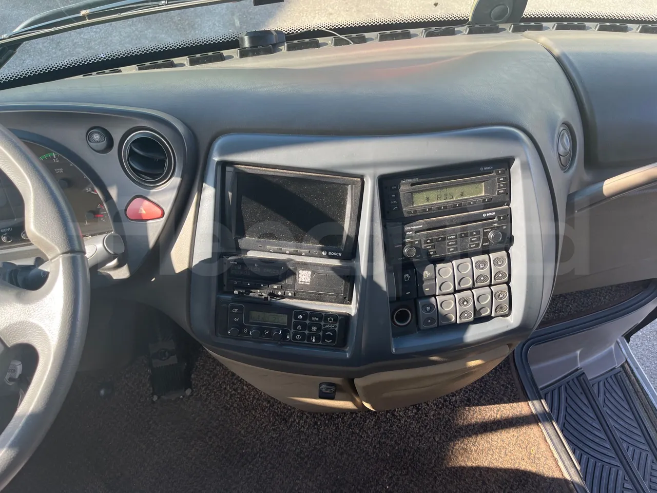 Iveco Irisbus France SFR310/ Euro 5 - 331 Kw - 13.854 Mt - radio accessories photo