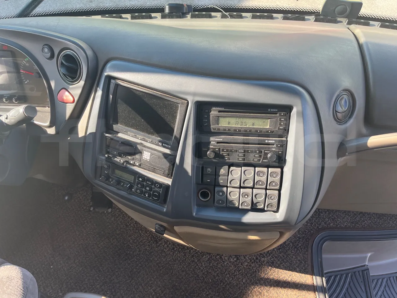 Iveco Irisbus France SFR310/ Euro 5 - 331 Kw - 13.854 Mt - onboard devices 1