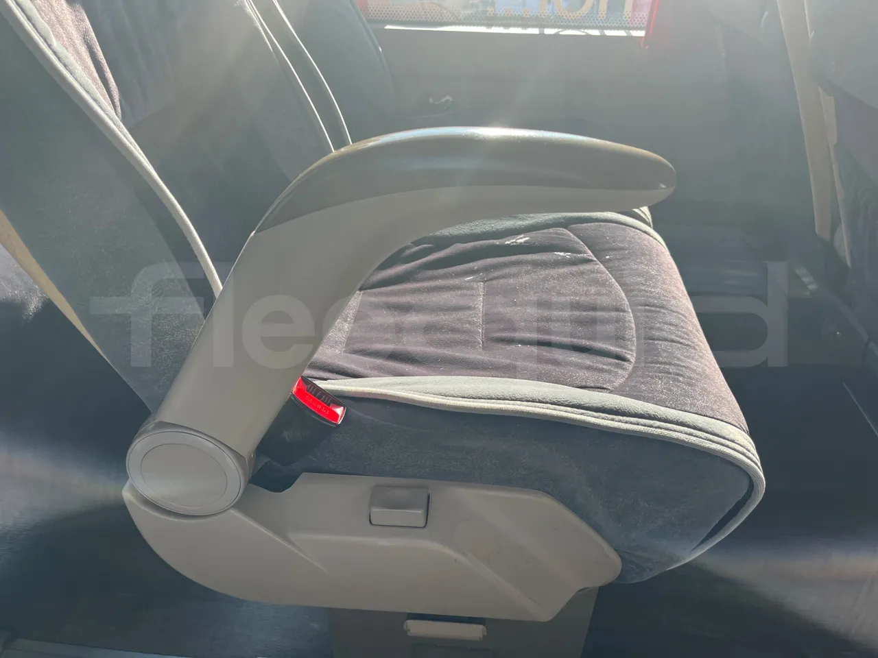 Iveco Irisbus France SFR310/ Euro 5 - 331 Kw - 13.854 Mt - armrest detail photo