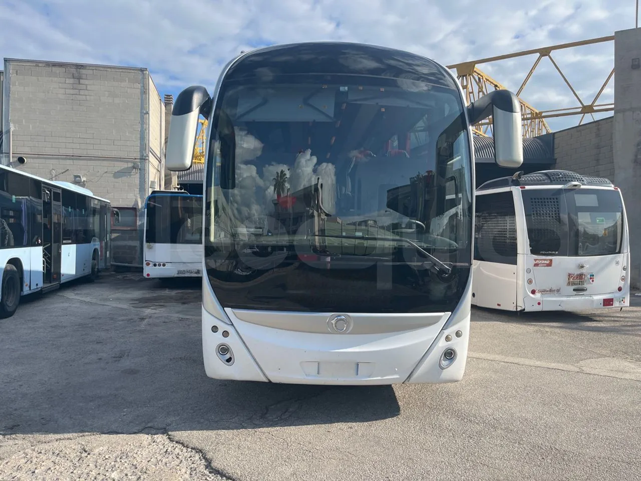 Iveco Irisbus France SFR310/ Euro 5 - 331 Kw - 13.854 Mt - front photo