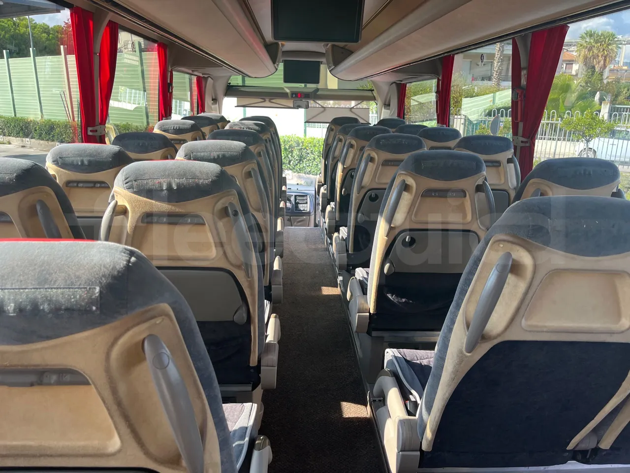 Iveco Irisbus France SFR310/ Euro 5 - 331 Kw - 13.854 Mt - forward view all seats last row height