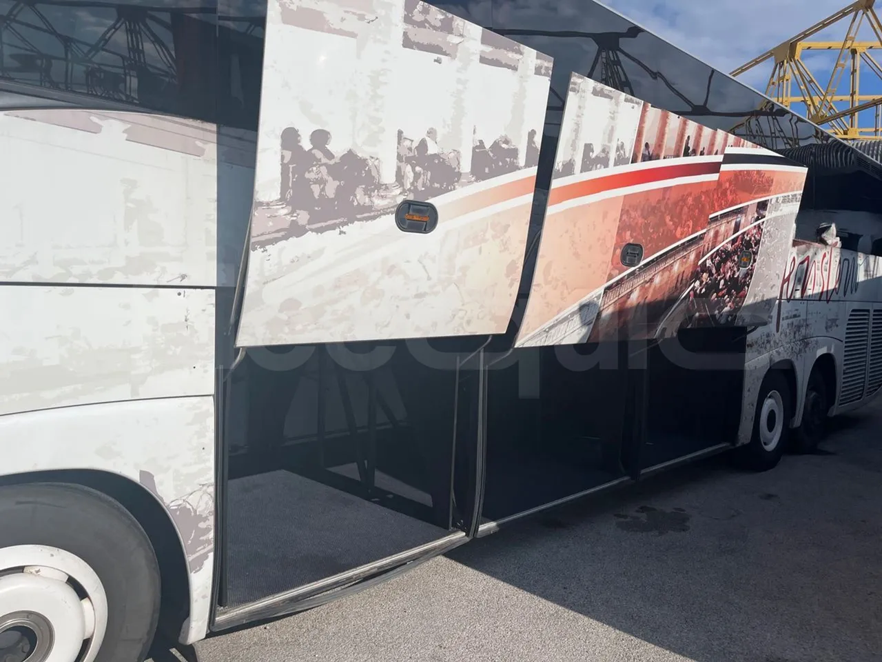 Iveco Irisbus France SFR310/ Euro 5 - 331 Kw - 13.854 Mt - luggage rack photo